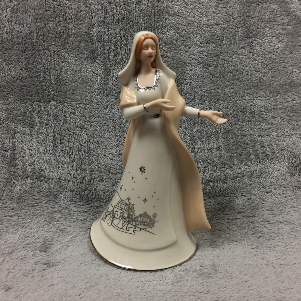 HAWTHORNE VILLAGE Silver Blessings Nativity Crèche Inn Keepers Wife